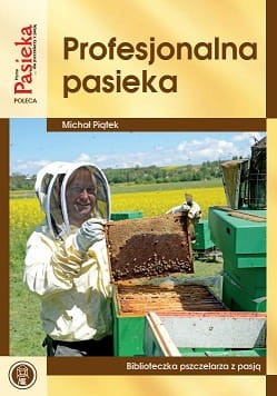 Książka "Profesjonalna Pasieka" Michała Piątka. Okładka jest w kolorze żółtym z brązowymi elementami. Na górze jest kolorem brązowym tytuł a poniżej autor i zdjęcie pszczelarza trzymającego ramkę z pszczołami, a w tle kolorowe ule.