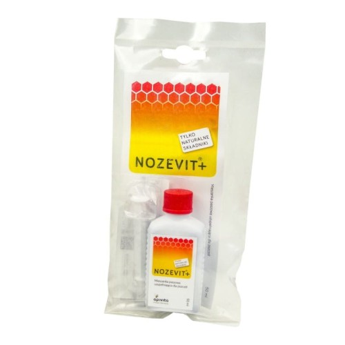 Nozevit + 50 ml, preparat na nosemozę. Przezroczyste opakowania szczelnie zamknięte wraz z strzykawką do dawkowania preparatu. Preparat zapakowany w białą butelkę, z czerwono żółta etykietą z nazwą produktu.