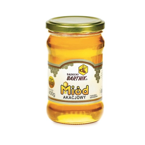 Miód Akacjowy 400 g - Sądecki Bartnik. Przezroczysty słoik z jasno żółtawą zawartością, jasno beżowa  etykieta  ze złotymi komórkami pszczelimi  zawierająca: logo, nazwę, producenta, pojemność oraz skład. Złota zakrętka.