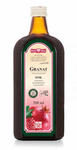 Polska Róża- Sok 100 % Granat. Szklana butelka z ciemnego szkła . Na etykiecie znajduje się informacja o naturalnym składzie, o pojemności 500 ml oraz grafiką przedstawiającą owoce granatu.
