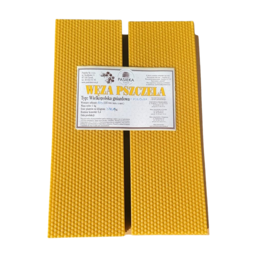 Węza połówkowa - 1/2 węza Wielkopolska . Pakowana w opakowaniu zbiorczym 5 kg. Węza w kolorze ciemno żółtym, 2 części plastra, etykieta w kolorze beżowym , z informacjami o producencie  typie produktu a także gramaturą , ilością i data produkcji.