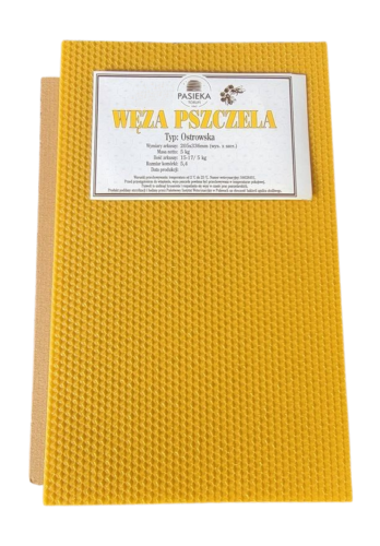 Węza pszczela ostrowską w kolorze żółtym. Po środku jest biała kartka z informacjami o węzie. Cena węzy dotyczy 5 kilogramów węzy.