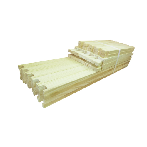 Zdjęcie przedstawia drewniany komplet, czyli 10 sztuk ramek (listewek) warszawskich poszerzonych do korpusu.